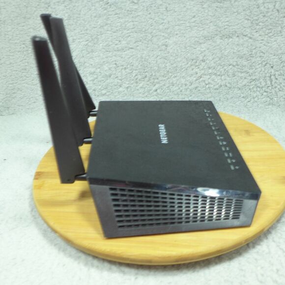 Netgear Nighthawk AC2600 Smart WIFI Router Model R7450 - Picture 4 of 8